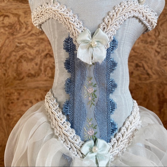 ❌SOLD❌ VTG Blue Victorian Lace Mini Mannequin - Picture 2 of 11
